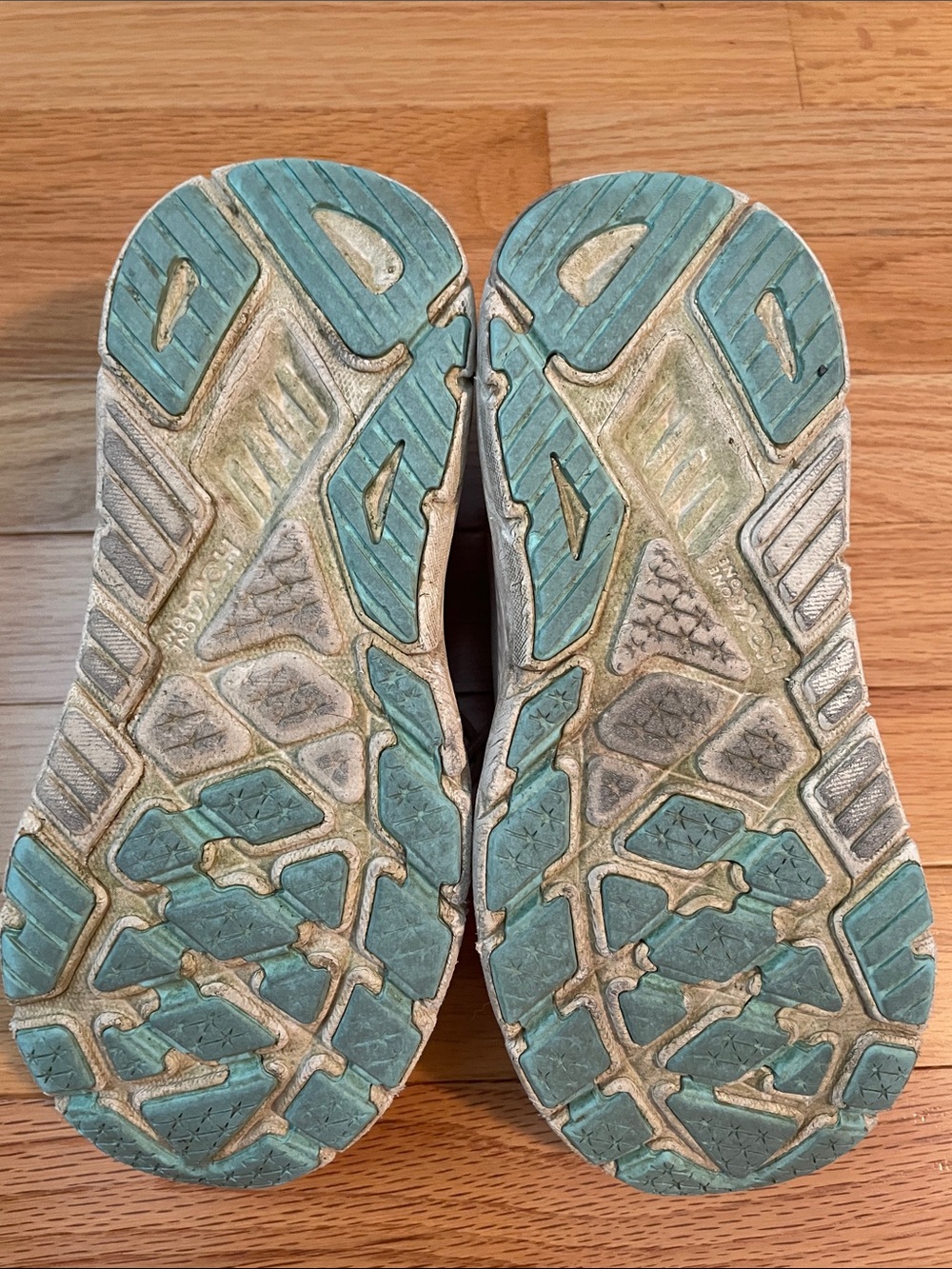 Hoka Arahi 7 Athletic Running Shoes - Picture 4 of 6